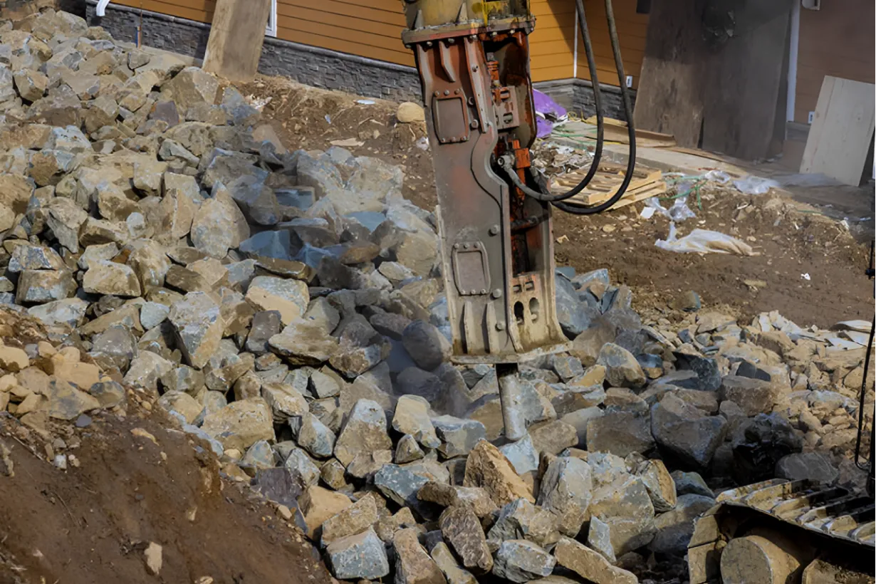 Rock Distribution Brise Roche Hydraulique Apt Demolition Et Materiel De Chantier Reparation Et Vente De Materiel De Demolition